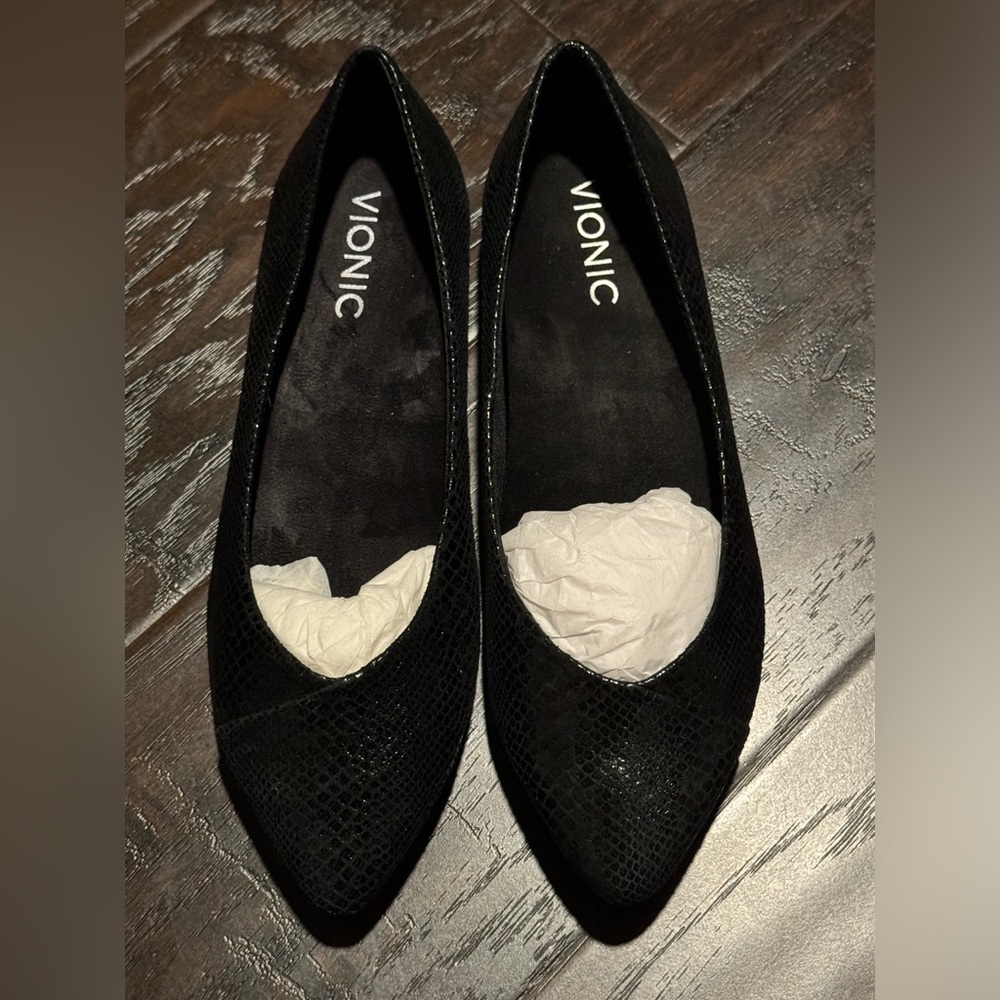 🖤 NWOB! Vionic Snakeskin Pointed Flats
